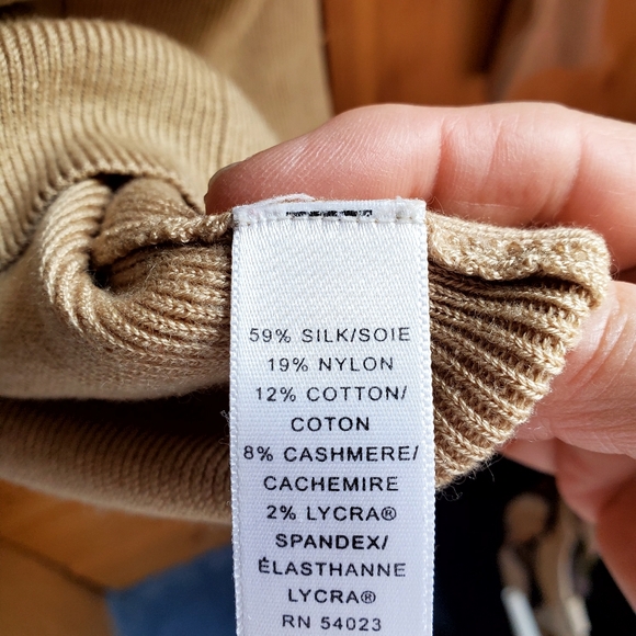 Banana Republic Women's Tan Silk Blend Cropped Turtleneck Sweater Size L - Picture 6 of 6